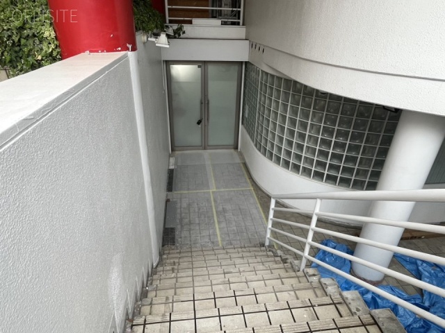 赤須ビル エントランス