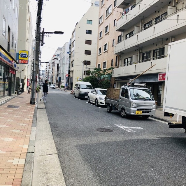 津田ビル 前面歩道