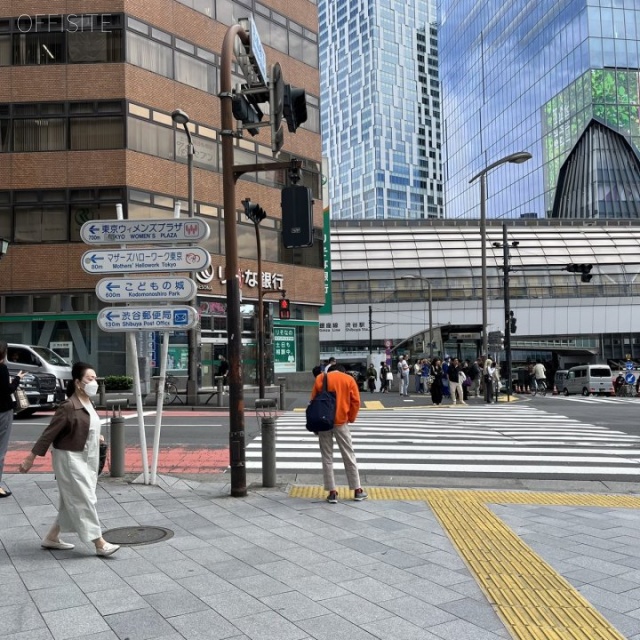 小林ビル 前面歩道