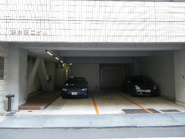 丸栄ビル 駐車場