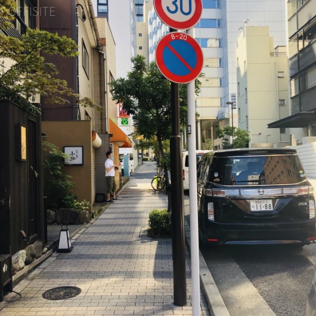 萩原ビル ビル前面道路