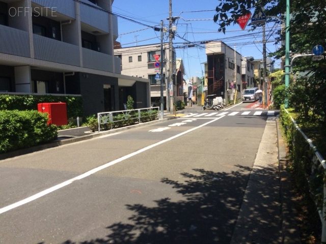 レジデンシャル広尾 ビル前面道路