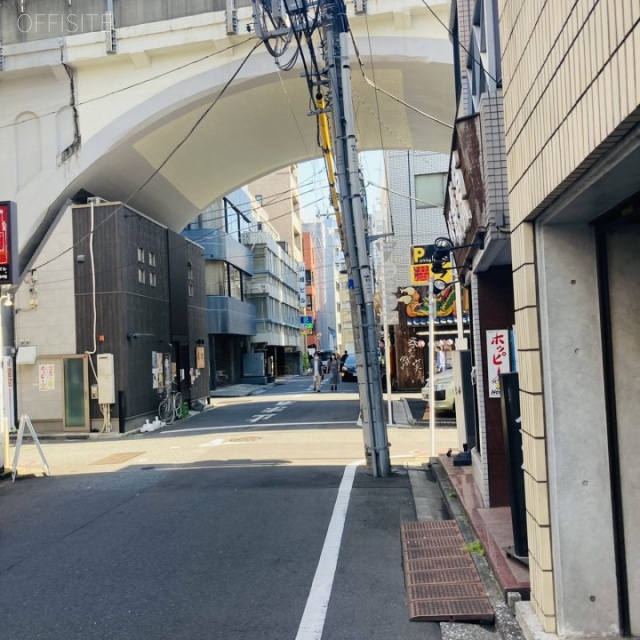小川ビル ビル前面道路