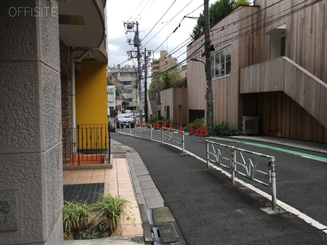 ドッケン代官山ハイツ ビル前面道路