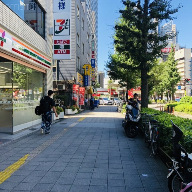 新中央ビル ビル前面道路