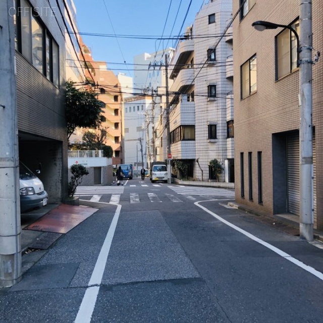 ゴルジェ南大塚 ビル前面道路