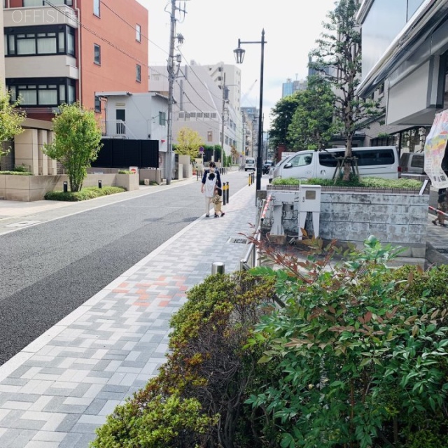 本郷フジビル ビル前面道路