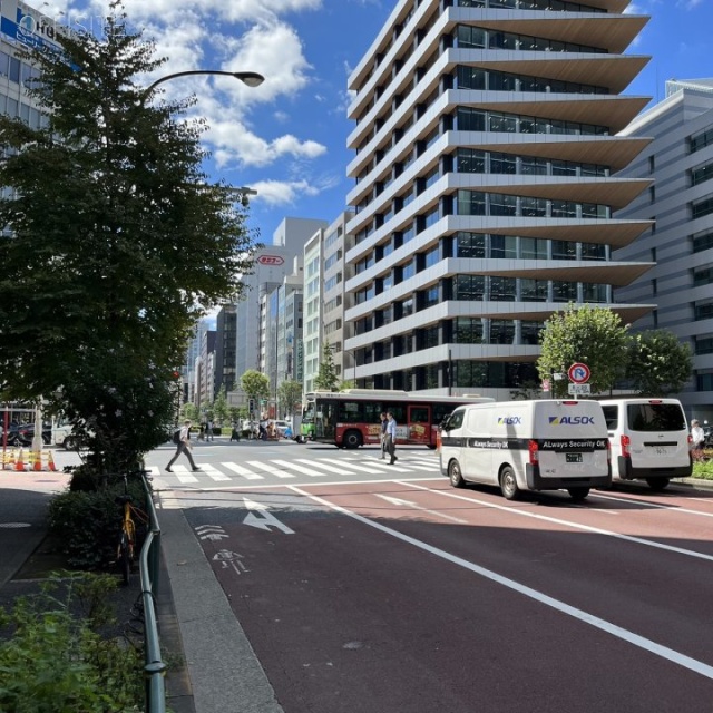 航空会館 前面道路