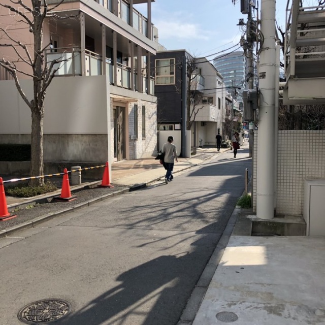 北青山3丁目一棟ビル ビル前面道路