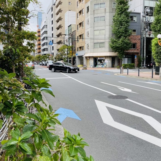 酒井ビル　ビル前面道路