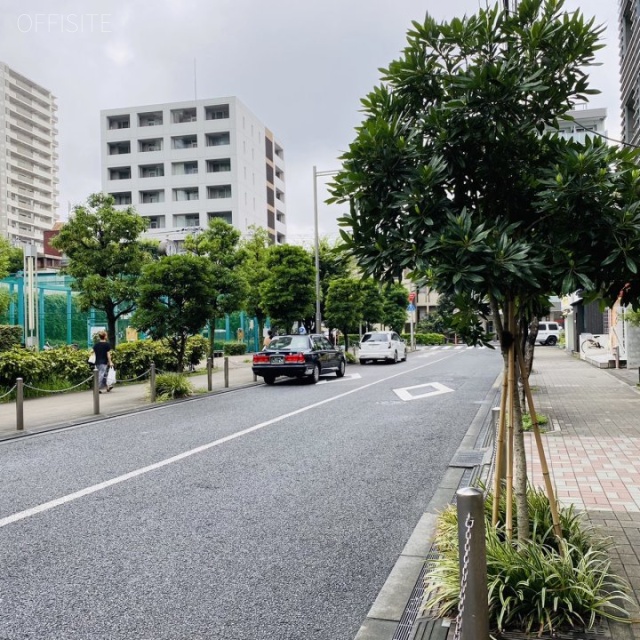 コートモデリア白金 ビル前面道路