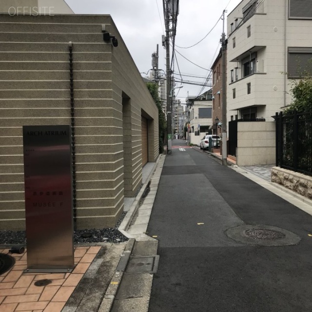 アークアトリウム ビル前面道路