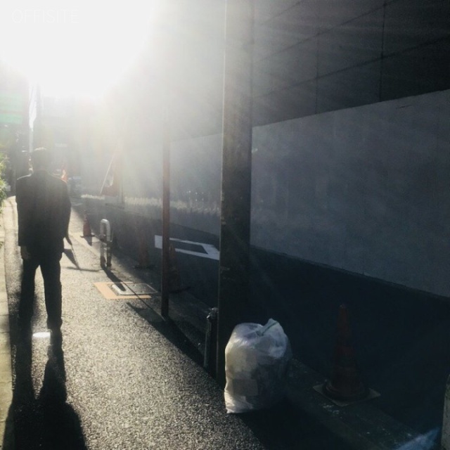 ザ・チューブ六本木ビル ビル前面道路