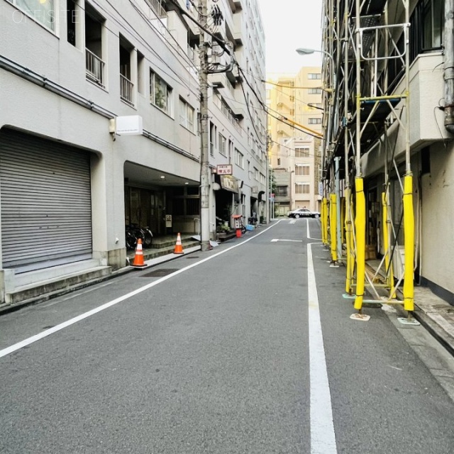 DCCビル　ビル前面道路
