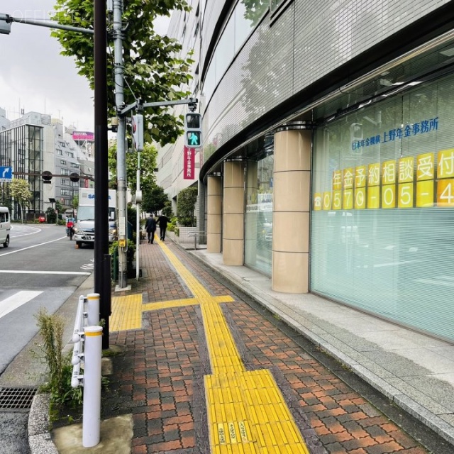 NDK池之端ビル 前面歩道