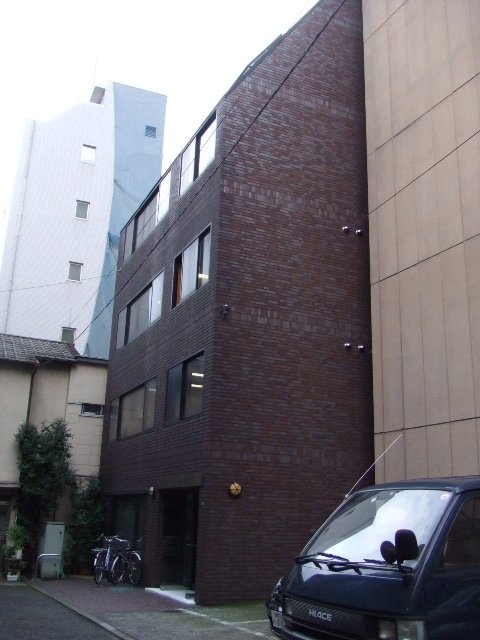 13番5号館ビル 2階 18.15坪　外観