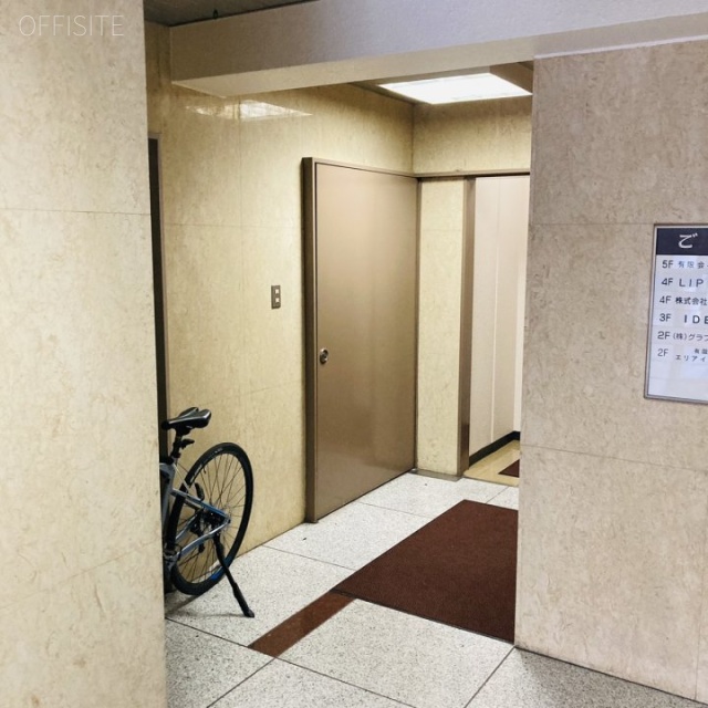石田ビル エントランス
