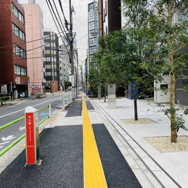 CIRCLES+新橋 前面歩道