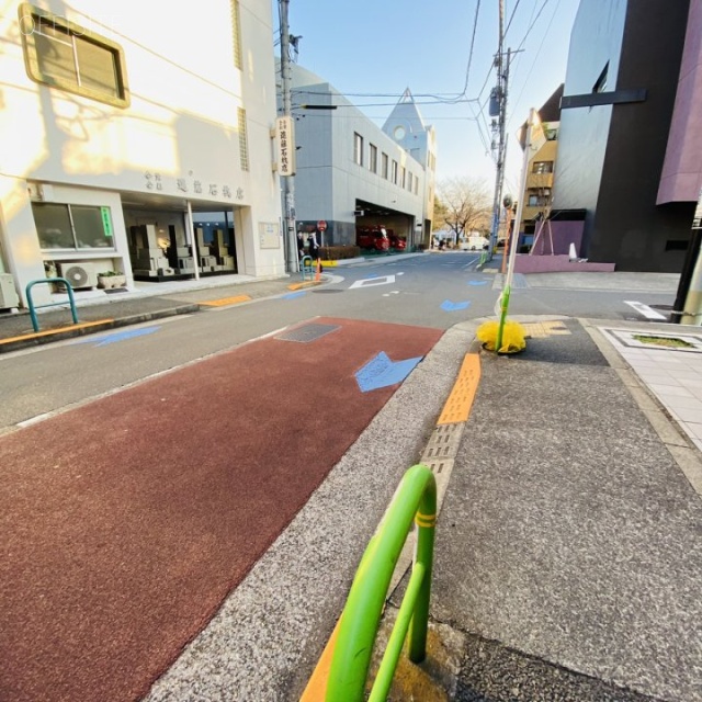 フジハイツ ビル前面道路