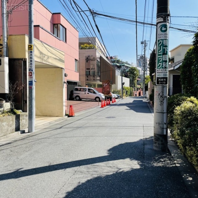 西麻布ヒルズ 前面道路