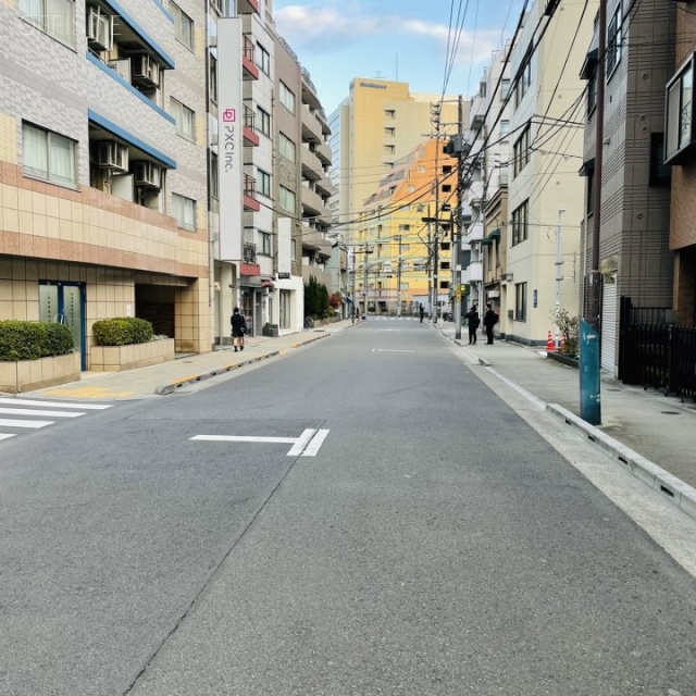 警察犬会館 ビル前面道路