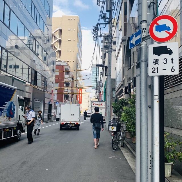 神田石川ビル ビル前面道路