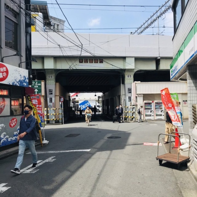 高円寺サニービル ビル前面道路