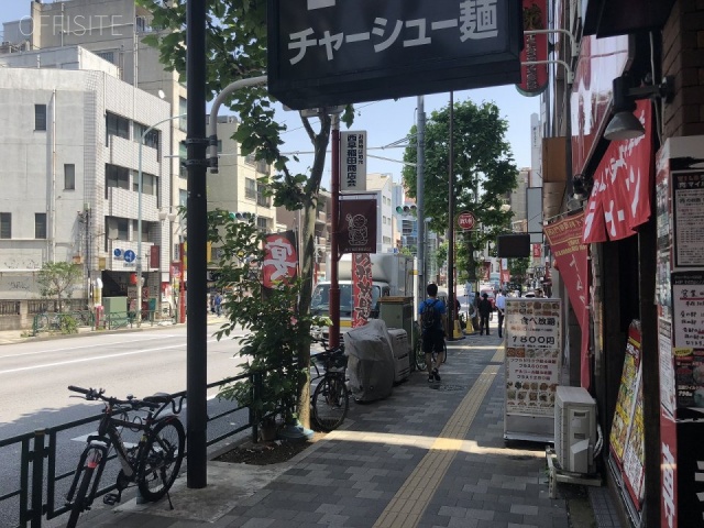 横川ビル ビル前面道路