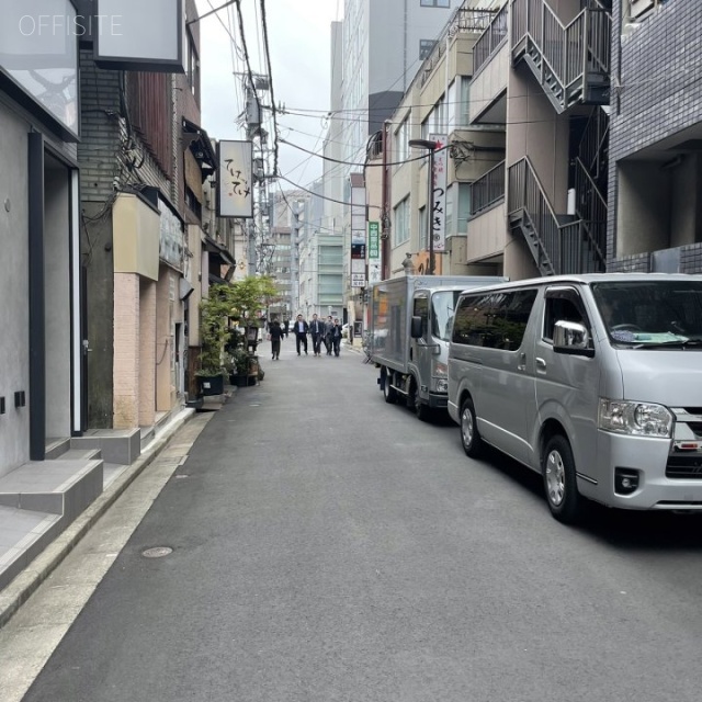 神田鍛冶町駅前ビル 前面道路