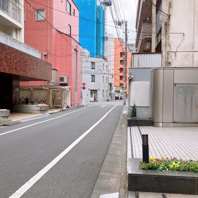アーバンポイント巣鴨ビル ビル前面道路