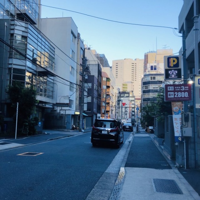 新橋森ビル ビル前面道路