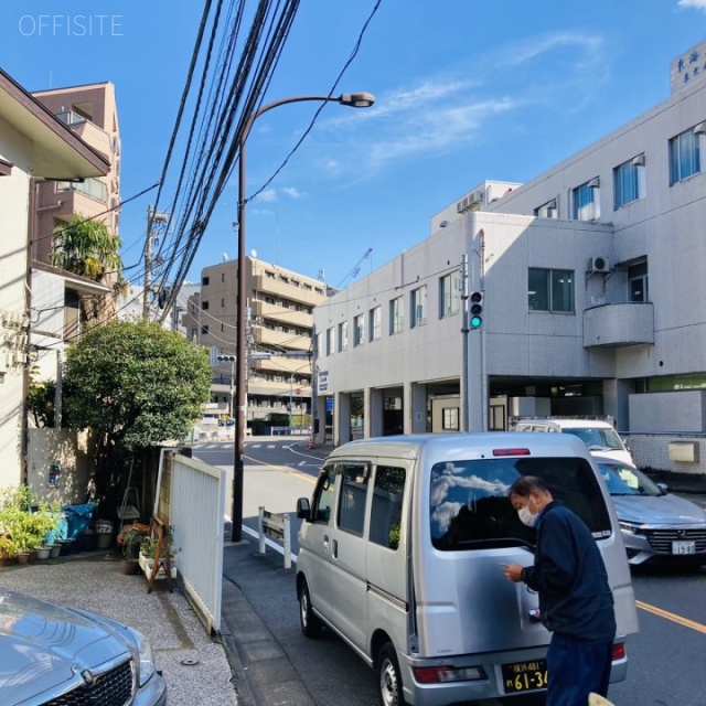 Jプロ代々木ビル ビル前面道路