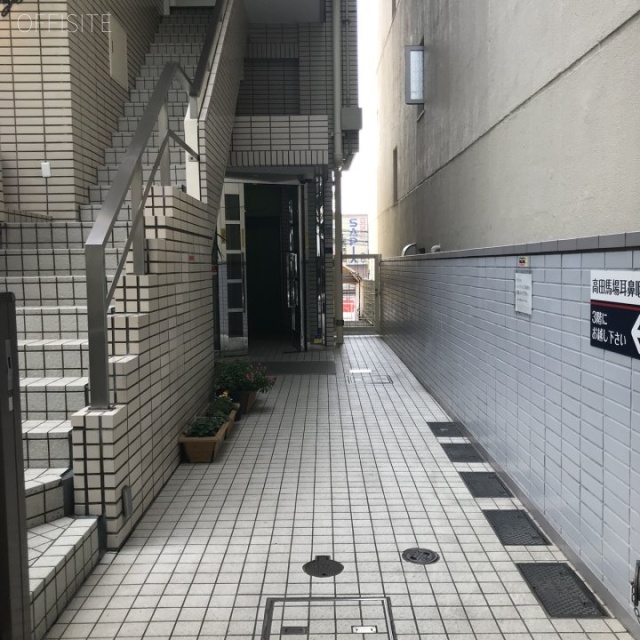 UKビル エントランス