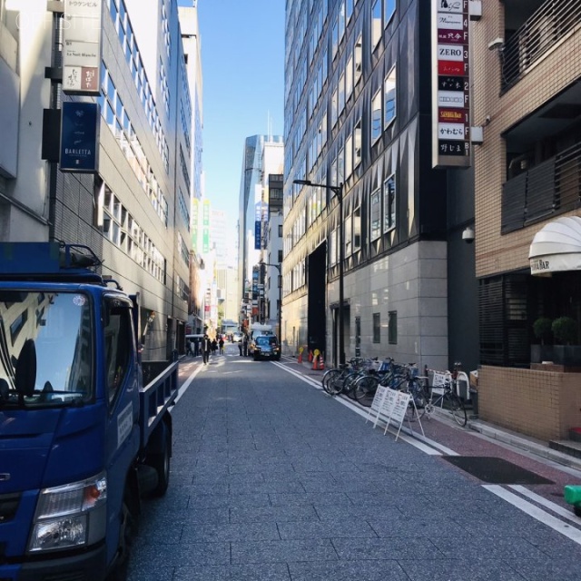 高谷銀座ビル ビル前面道路