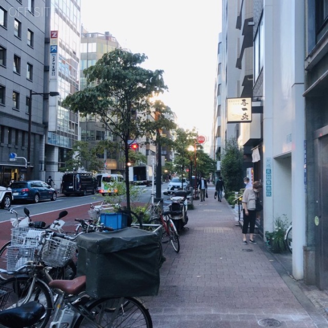 ル・グラシエルBLDG.25 ビル前面道路