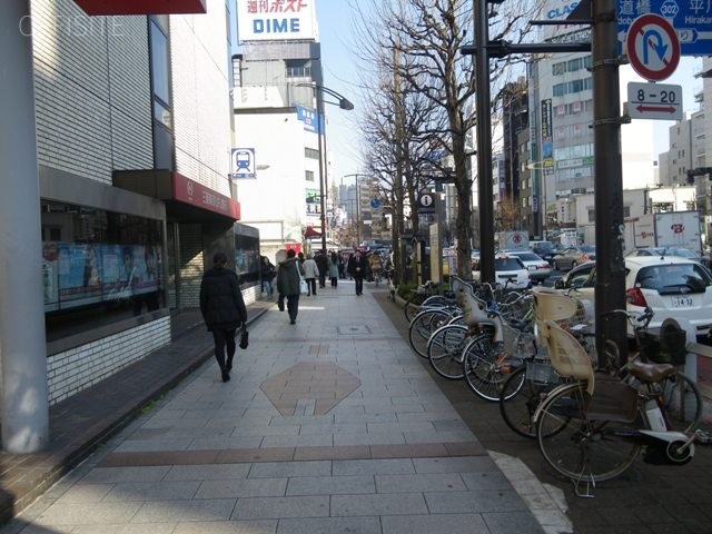 新世界ビル ビル前面道路