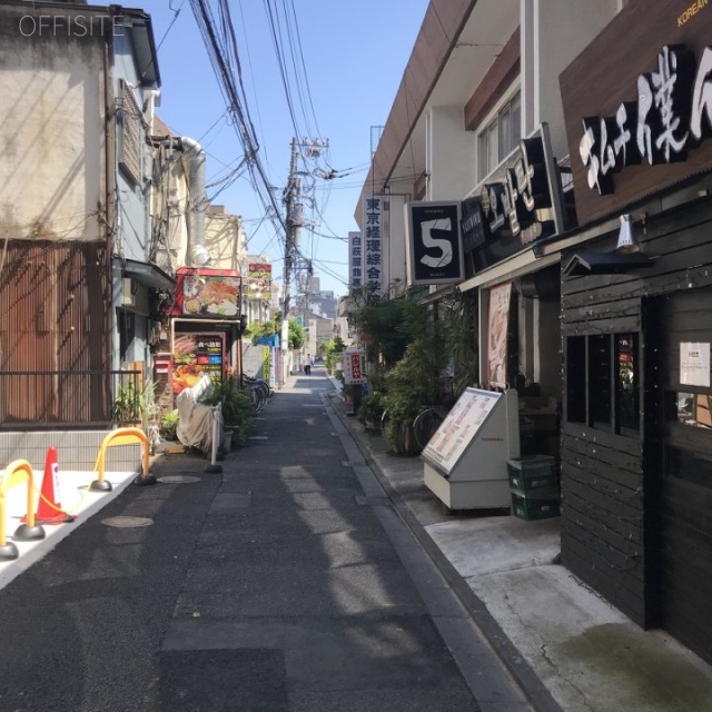 百人町BSビル ビル前面道路