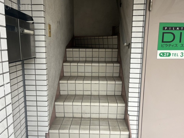 山岸ビル　エントランス