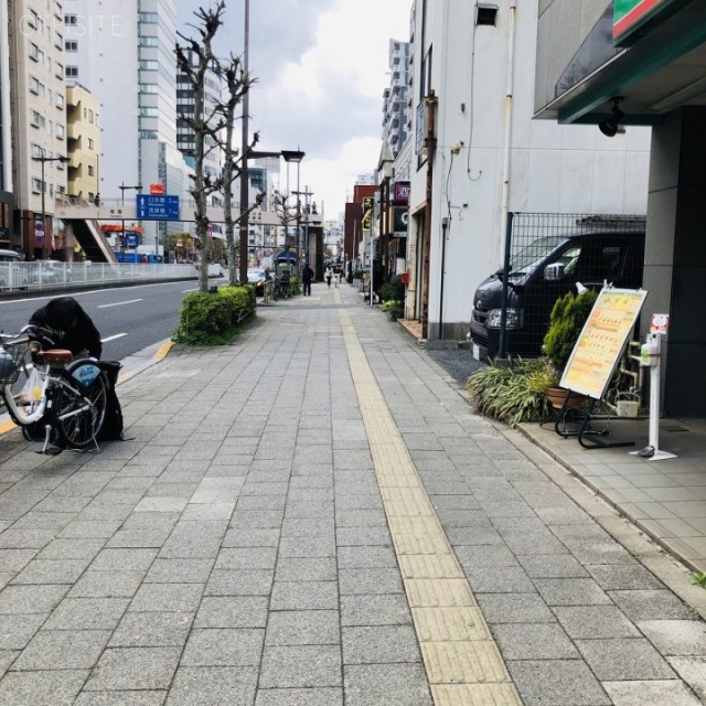 両国中屋ビル 前面歩道