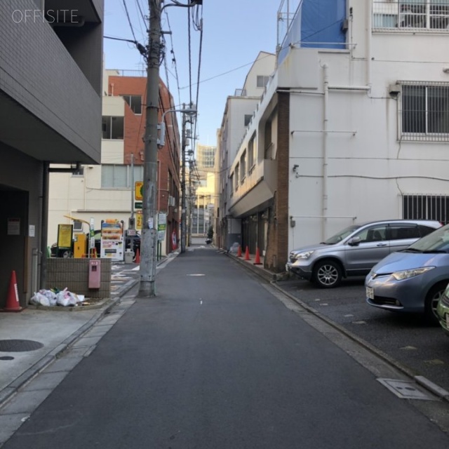 岡島ビル ビル前面道路