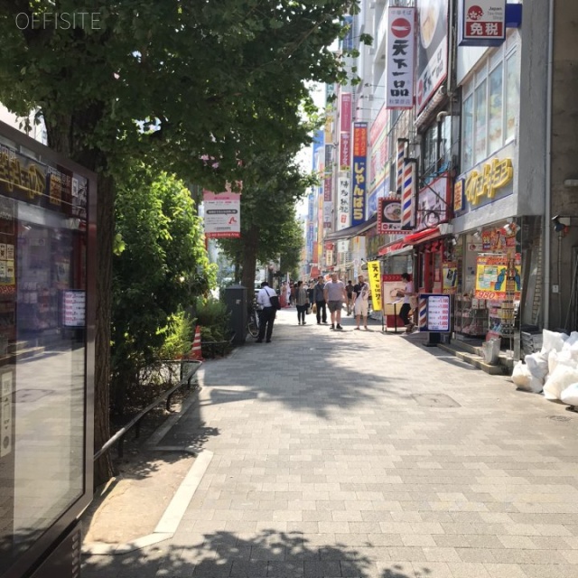 秋葉原ビル ビル前面道路