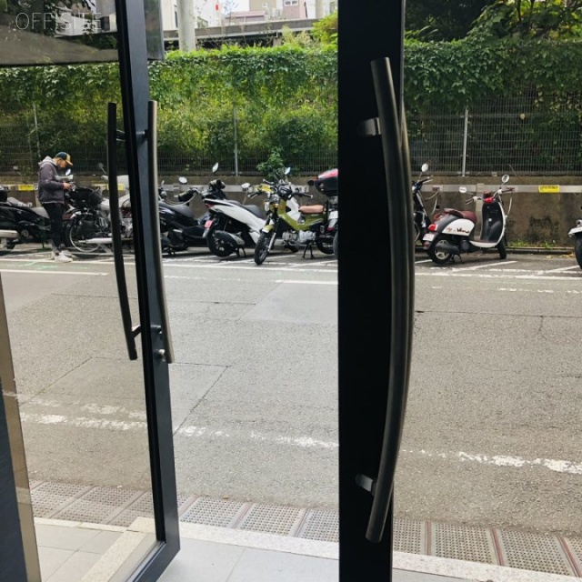 高岡ビル エントランス