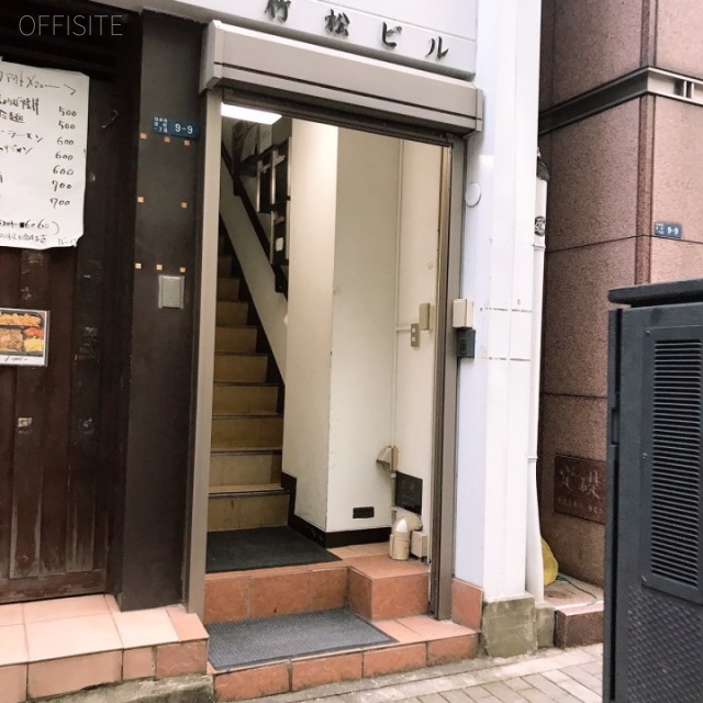 竹松ビル エントランス