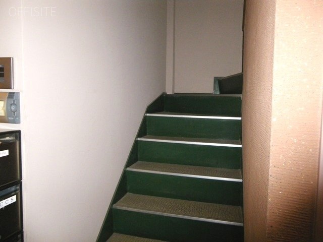 山川ビル 階段