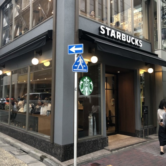 銀座NSビル 隣にカフェあり
