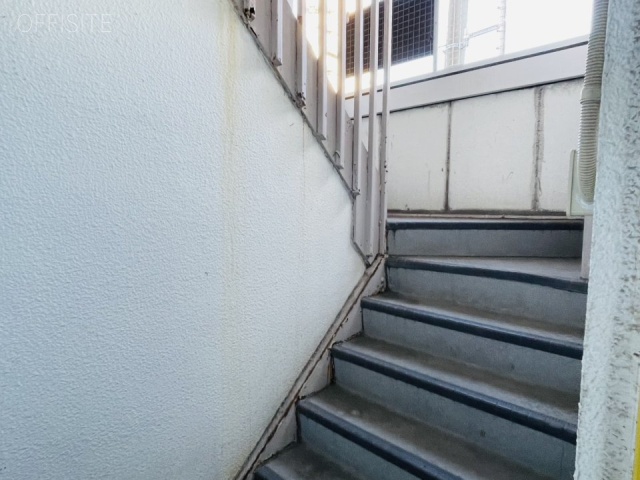 ミツオ湯島ビル　階段