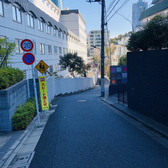 赤坂セントラルビル ビル前面道路