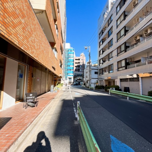 ライオンズマンション亀戸カナメ ビル前面道路