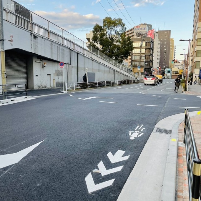 川村ビル ビル前面道路