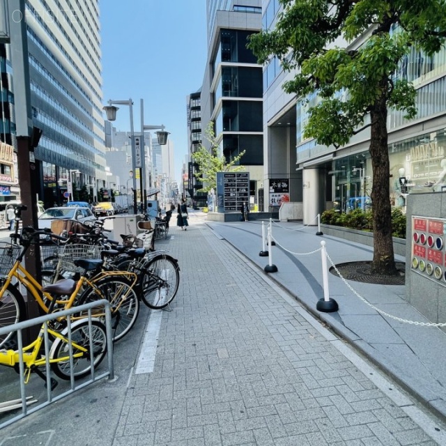 名駅IMAIビル　前面歩道